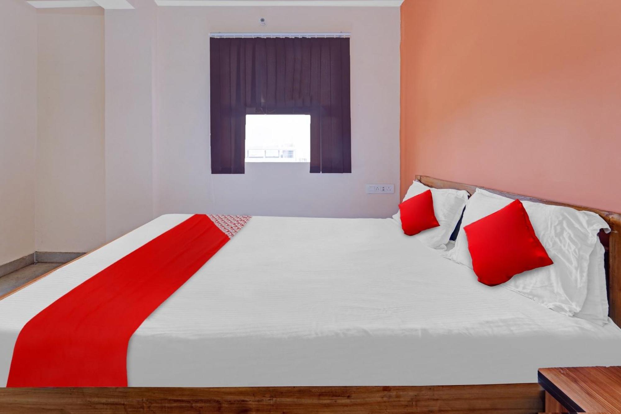 Hotel O Grand Paradise Inn & Banquet Hall Patna  Bagian luar foto